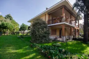 Esterno villa in vendita Melegnano