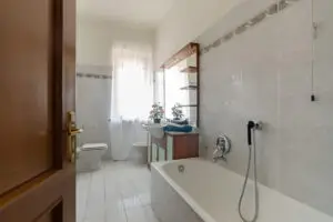 Vendita trilocale Melegnano bagno spazioso