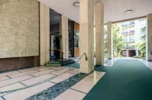Agenzia immobiliare Lodi - Ufficio di Rappresentanza Zona Giardini ingresso signorile