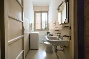 Agenzia Immobiliare Lodi 4 locali Zona Fanfani bagno