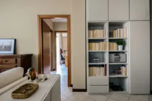 Vendita trilocale San Colonbano al Lambro, zona giorno libreria