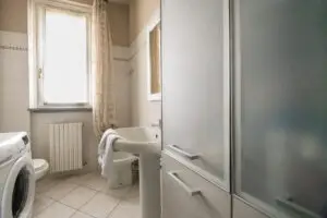 Vendita trilocale San Colonbano al Lambro, bagno spazioso