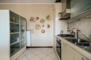 Vendita trilocale San Colonbano al Lambro, cucina spaziosa