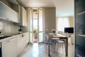 Vendita trilocale San Colonbano al Lambro, cucina spaziosa portafinestra